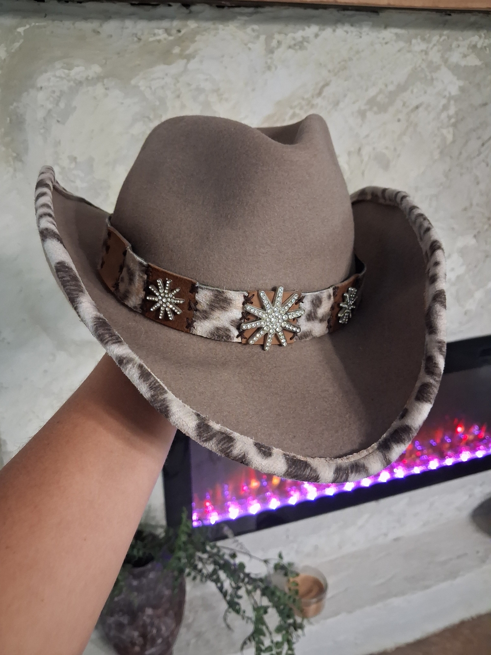 Bullhide Taupe Cowgirl Hat Platinum Series Euc Animal Print Band Retails For 110